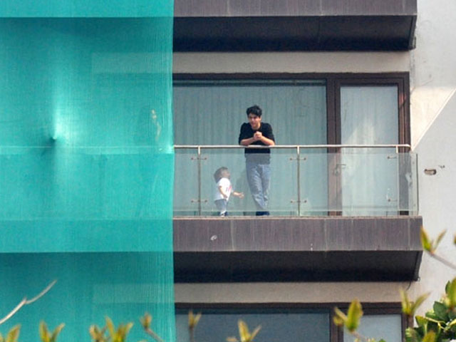 Lazy Saturday: Gauri, AbRam, Aryan?