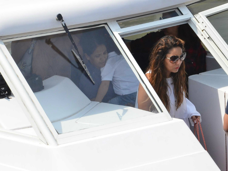 Gauri, Shah Rukh, Abram Return From Farmhouse Party