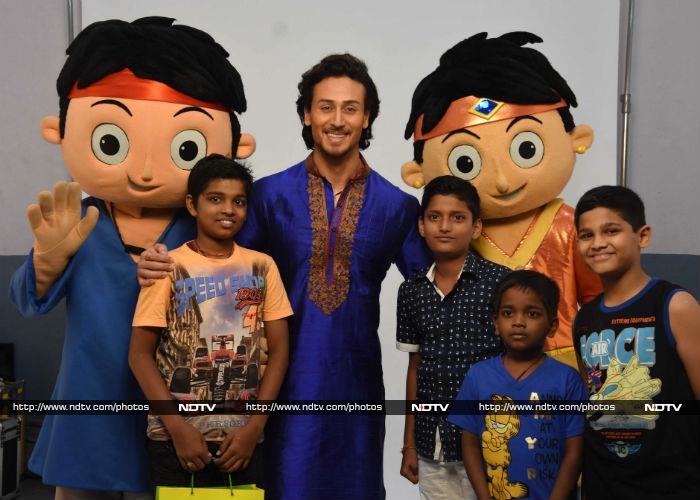 Tiger Shroff had loads of fun with little fans on the sets of kid's channel, Sony Yay!