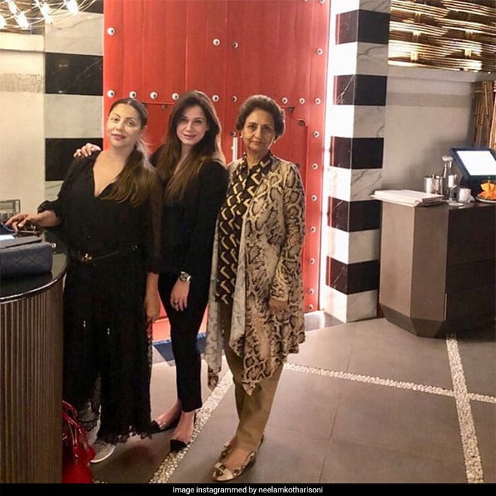Gauri Khan\'s Night Out Pics With BFFs Are In Vogue