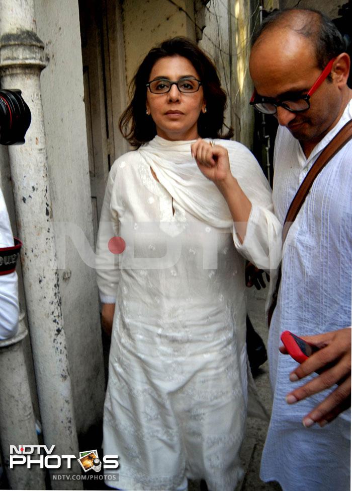 Actress Neetu Singh too was present at the funeral.