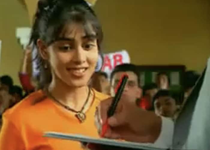 Genelia got her first modelling break at the age of 15 when she appeared with Amitabh Bachchan in a Parker Pen commercial. She also featured in a Fair and Lovely ad alongside former cricketer Krishnamachari Srikkanth.