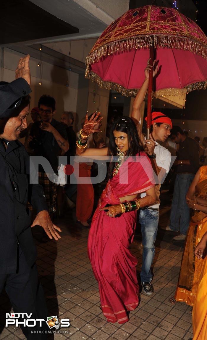 Genelia dances with guests.