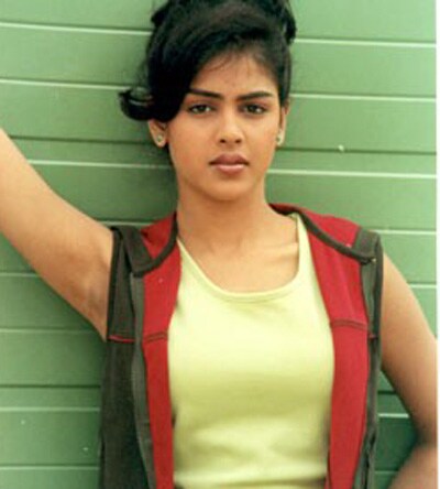 Genelia could hardly have attracted such crowds in her early days when her look was still not so polished.