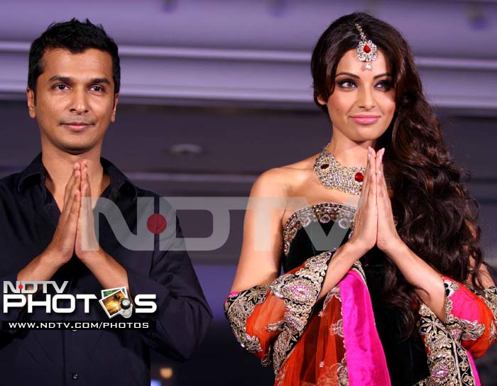 The lovely Miss Basu and designer Vikram Phadnis take a bow.