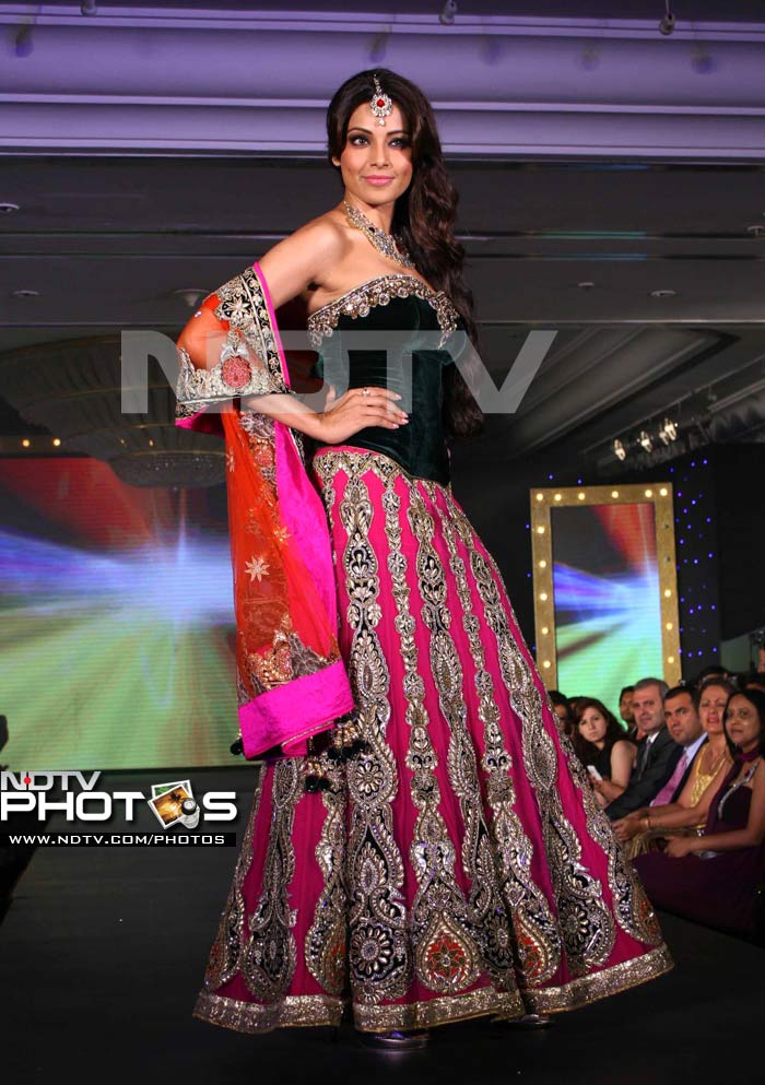 Bipasha Basu looked stunning in a Vikram Phadnis creation.