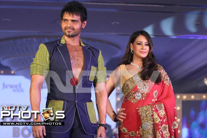 A bare-chested Mimoh and Preeti Jhangiani walk the ramp in tandem.