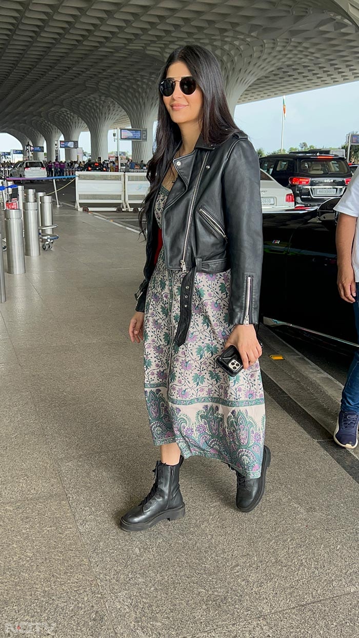 Glam Check With Shruti Haasan And Shamita Shetty At Airport