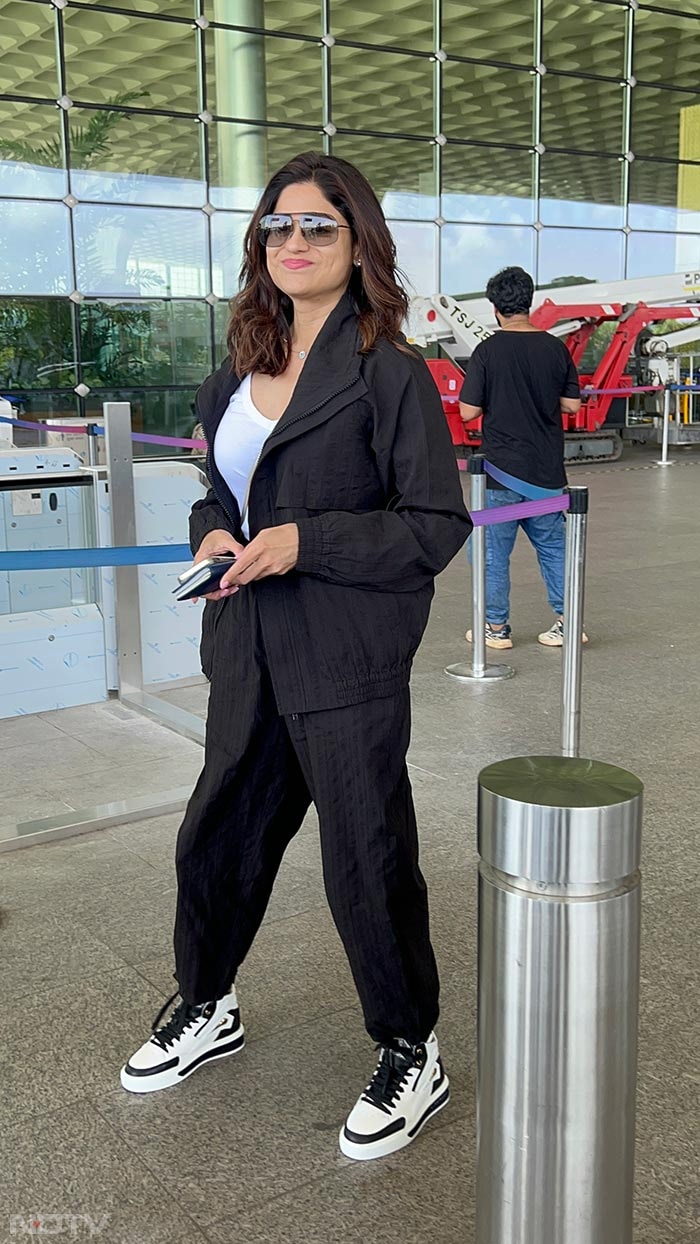 Glam Check With Shruti Haasan And Shamita Shetty At Airport