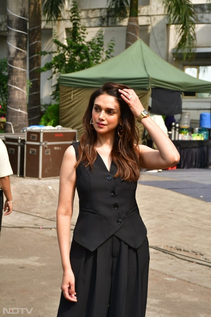 Aditi Rao Hydari looked like a vision in black. �(Image Courtesy: Varinder Chawla)