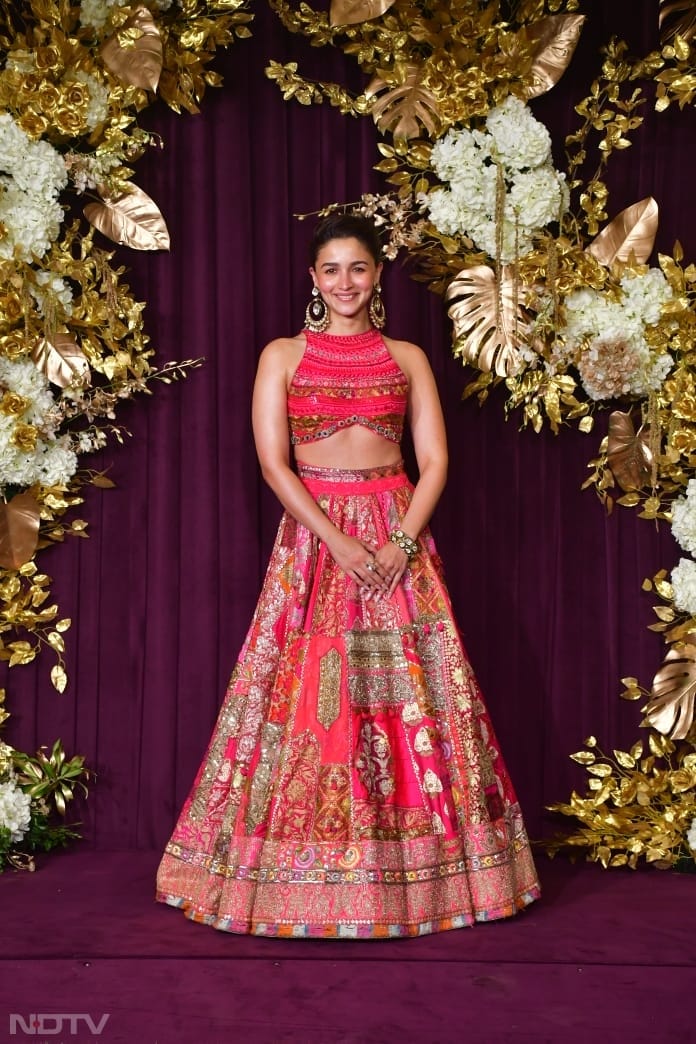 Alia Bhatt looked pretty as she repeated her mehndi lehenga for the party (Image Courtesy: Varinder Chawla)