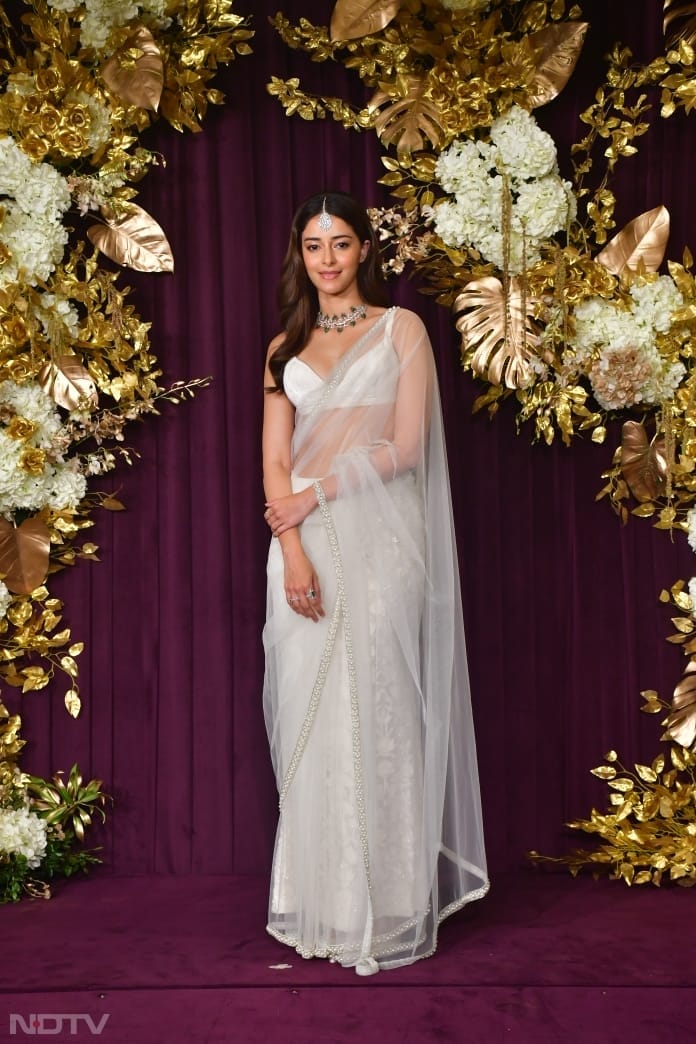 Ananya Panday was a vision in white (Image Courtesy: Varinder Chawla)