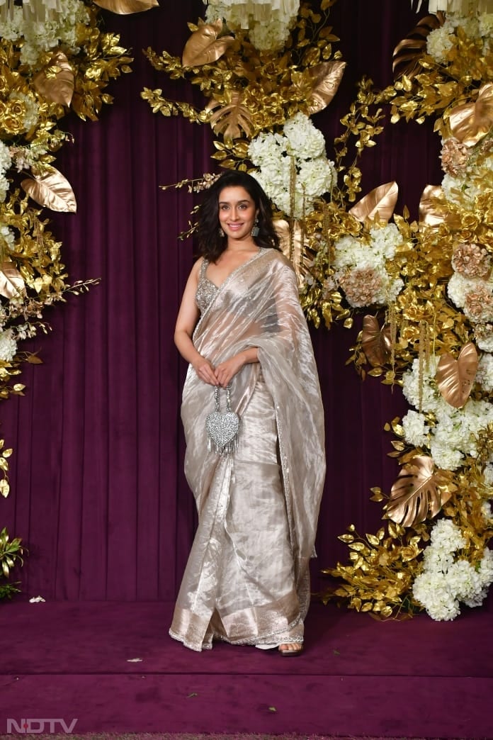 Shraddha Kapoor looked radiant in a grey saree (Image Courtesy: Varinder Chawla)