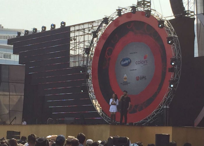 We also spotted <i>Ishaqzaade</i> Arjun Kapoor and Parineeti Chopra onstage. <br><br>This image was posted on Twitter by <a href=" https://twitter.com/glblctznIN/" target="_blank" rel="nofollow" >Global Citizen India</a>