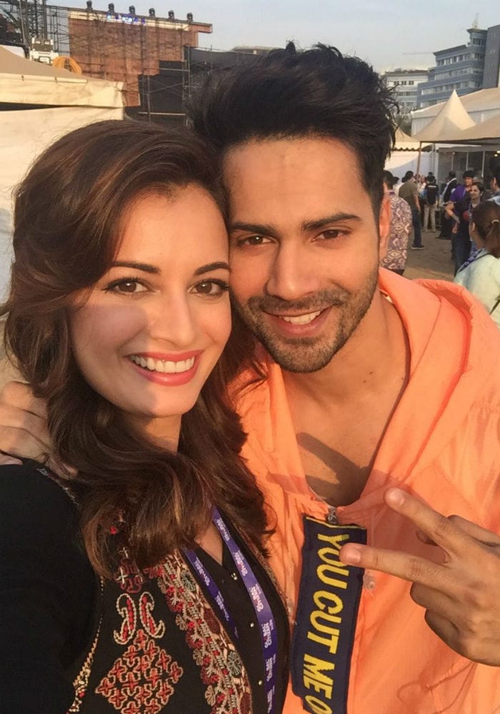 Dia's selfie with Varun Dhawan. <br><br>This image was posted on Twitter by <a href=" https://twitter.com/deespeak" target="_blank" rel="nofollow" >Dia Mirza</a>