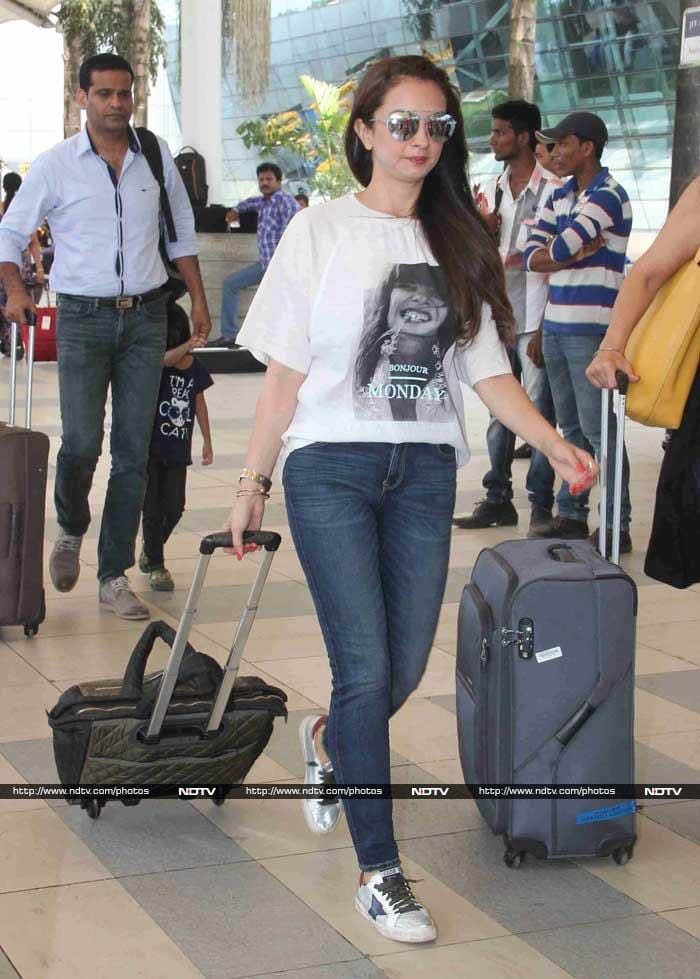 Gauri Khan\'s Starry Guests Leave for Goa: Preity, Elli, Urvashi