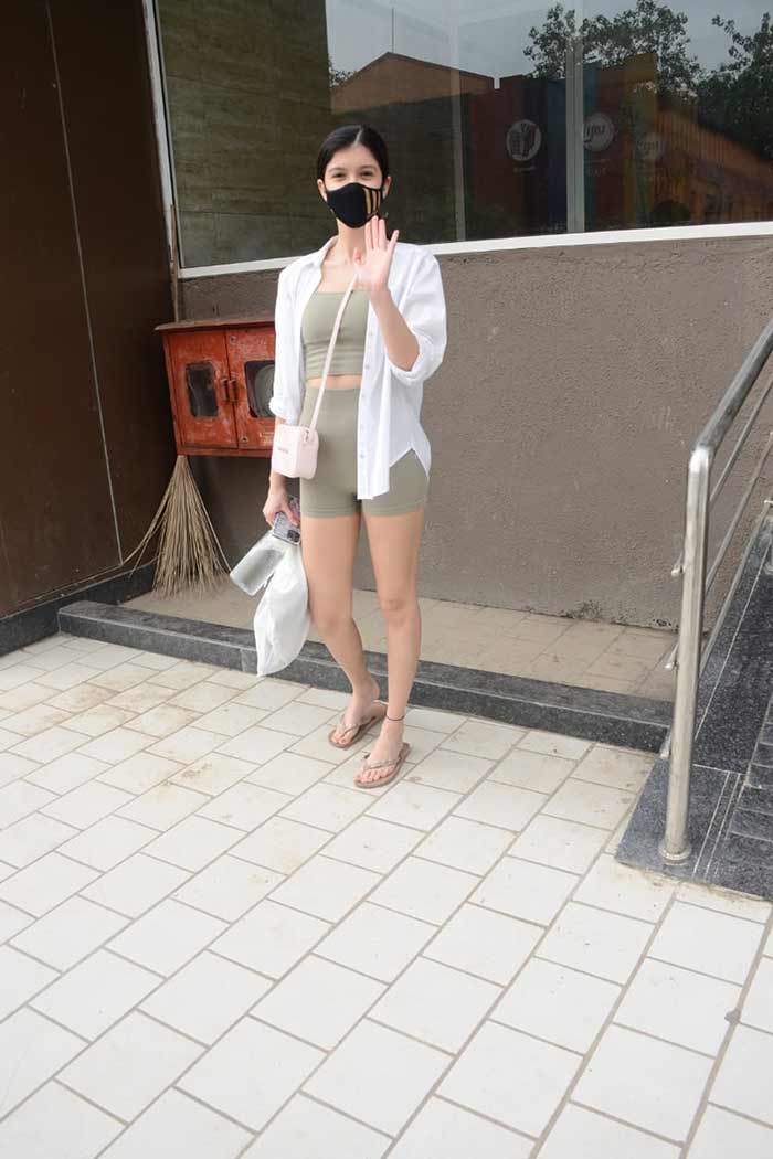 Meanwhile, actress Shanaya Kapoor was clicked in Andheri, outside her dance class.