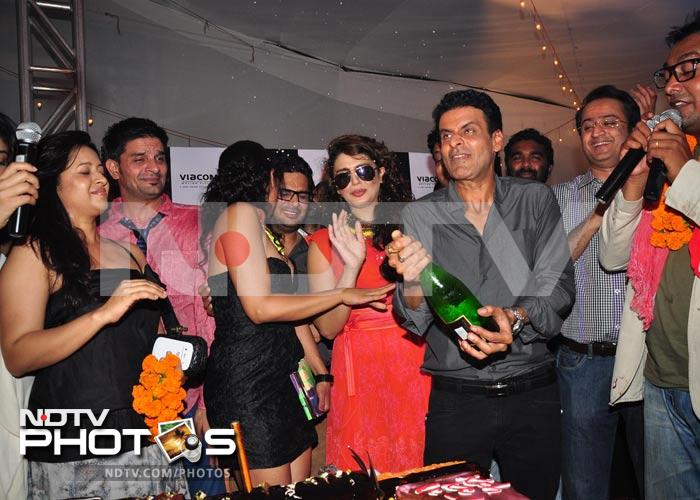 Anurag and team celebrate the success of Gangs of Wasseypur