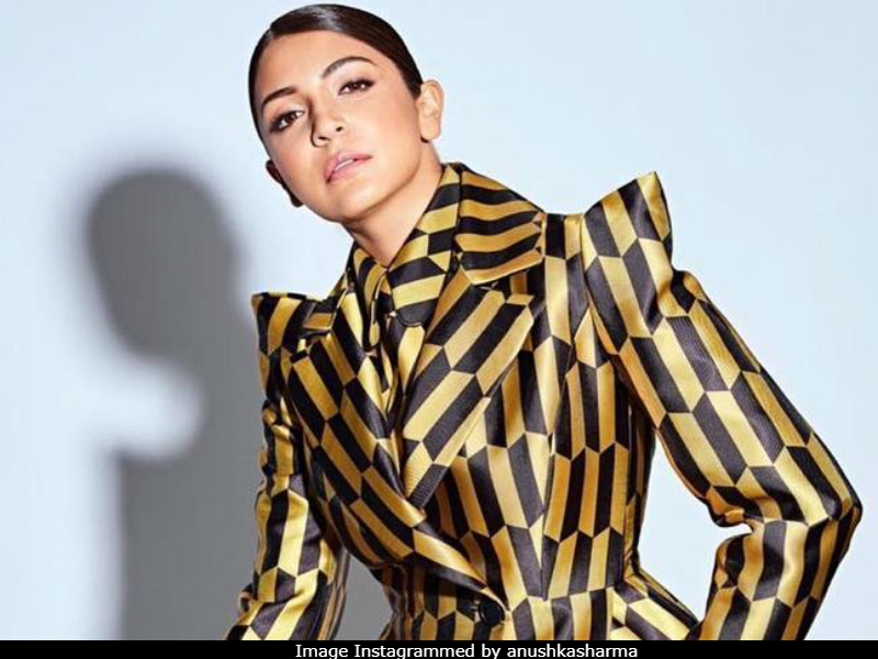 Anushka Sharma, Busy Bee, Lit Up Award Night In Style