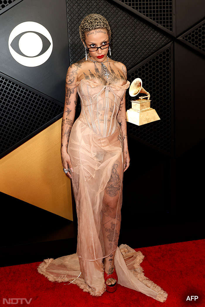 Grammys Red Carpet Roundup With Taylor Swift, Miley Cyrus And Others