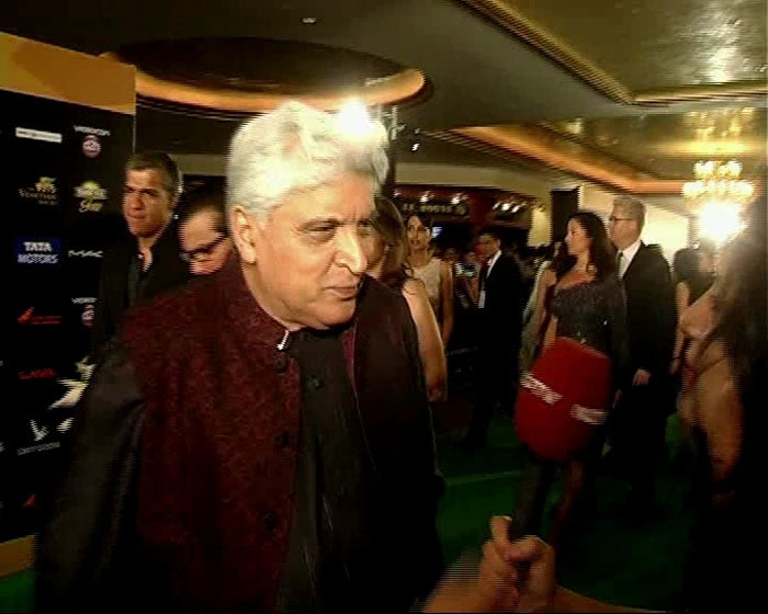 Bollywood stars glitter on the IIFA green carpet