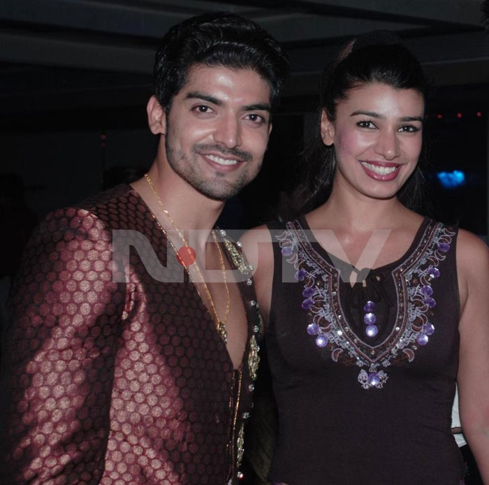 Gurmeet poses with former actress Mink Brar.