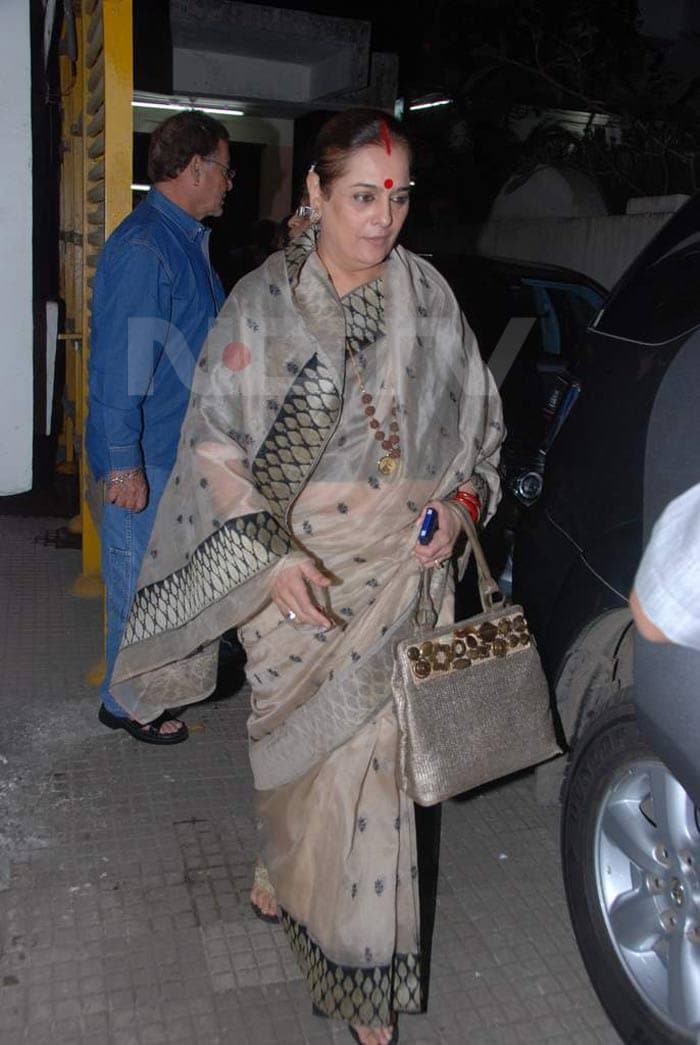 Poonam Sinha comes out after watching <i>Guzaarish</i>.