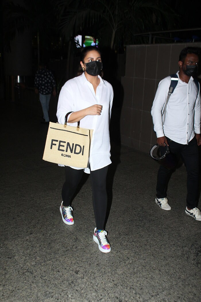 Huma Qureshi's airport look was black and white. The actress wore a white shirt paired with black tights.