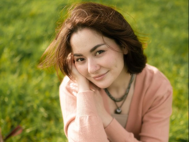 पाकिस्तानी अभिनेत्री Hania Aamir हिची जगभरात होतेय चर्चा