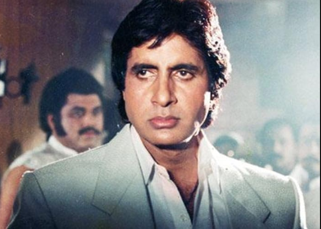 By the late 1980s Mr Bachchan's career had all but stalled. He dabbled with the non-mainstream genre with <i>Main Azaad Hoon</i> (1989), but it was the 1990 blockbuster <I>Agneepath</i> that jumpstarted his star status once again. His portrayal of the underworld don Vijay Dinanath Chauhan won him his second National Award, this time for Best Actor.