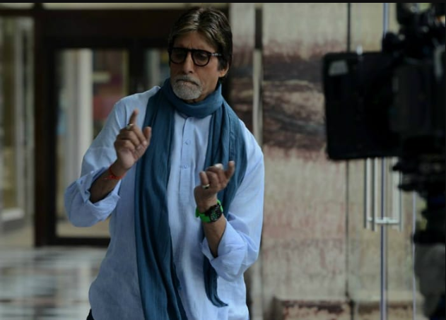 77 साल के हुए बॉलीवुड के शहंशाह अमिताभ बच्चन, जानें कैसा रहा बॉलीवुड में  उनका अब तक का सफर