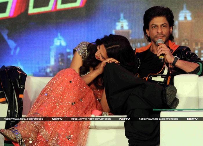 Shiny, Happy Indiawaale: SRK, Deepika & Gang