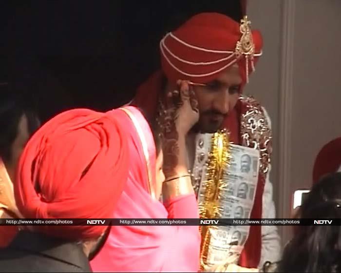 Harbhajan Singh Marries Geeta Basra, Sachin is A-List Baraati