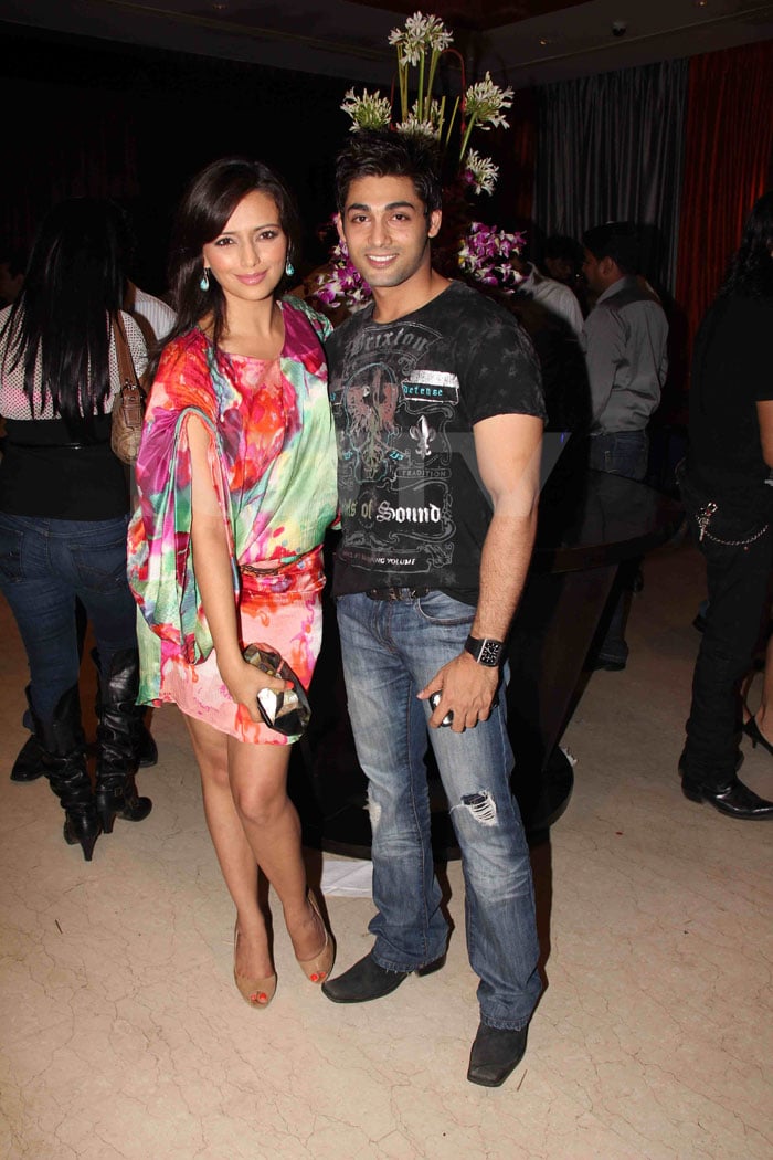 Roshni Chopra and Ruslaan Mumtaz strike a pose.