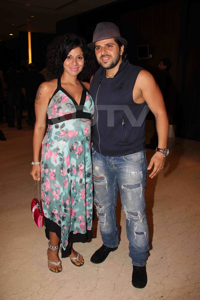 Mommy-to-be Tanaaz poses with her hubby Bakhtiyar Irani.