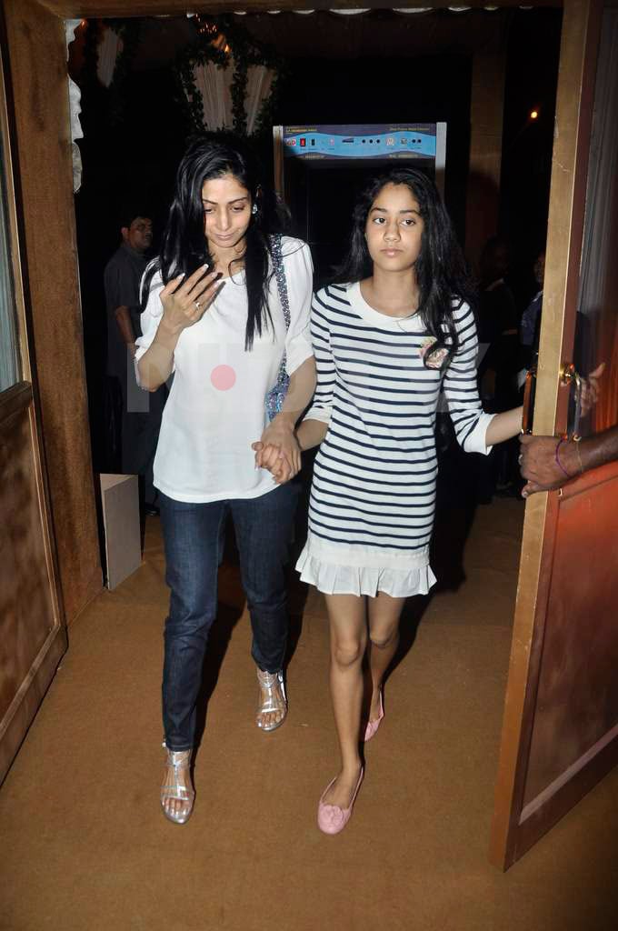 Sridevi walks in with her elder daughter Jahnvi for the show. (Photo: Viral Bhayani)