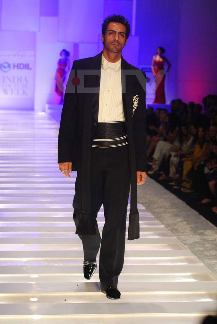 Arjun, Abhay walk for Couture Week finale