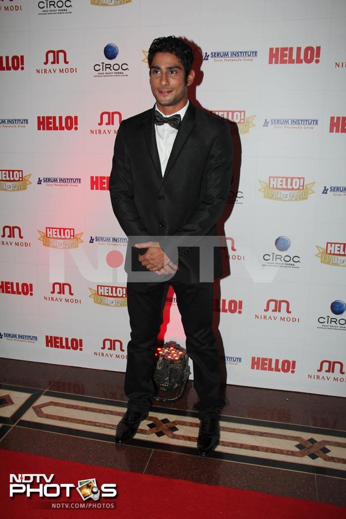 Stars shine at \'Hello!\' Wall of Fame Awards 2011