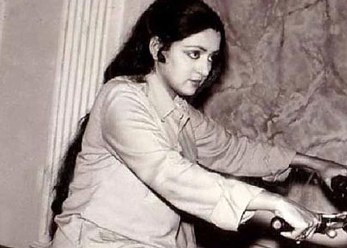 Hema Malini marked her Bollywood debut with 1968 movie <i>Sapnon Ka Saudagar</i> opposite Raj Kapoor. She was promoted as the Dream Girl and the tag stuck with her.