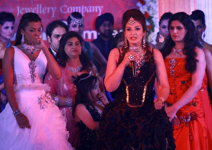 Raveena addresses the audience while Mugdha and Zarine look on.