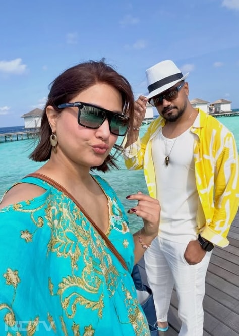 इस तस्वीर में हिना अपने पति संग नज़र आ रही हैं.  realhinakhan/instagram