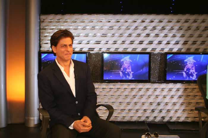 SRK, Deepika and Team Happy New Year Drop by the NDTV Studio