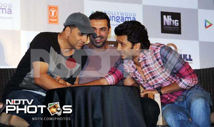Cast and crew of Housefull 2 at an event