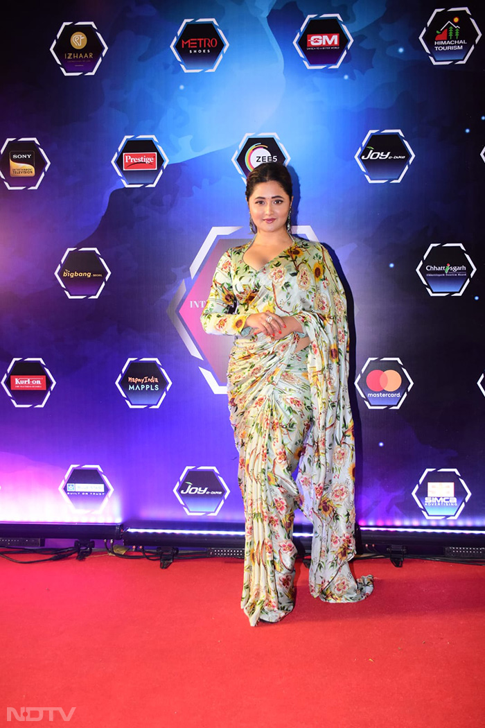 How Alia Bhatt, Rekha, Vidya And Others Stars Lit Up This Red Carpet
