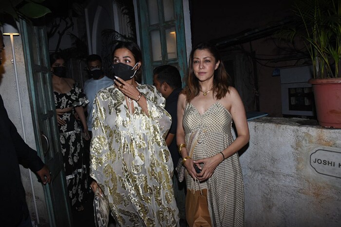 Malaika's friend and actress Aditi Govitrikar also joined the get-together.