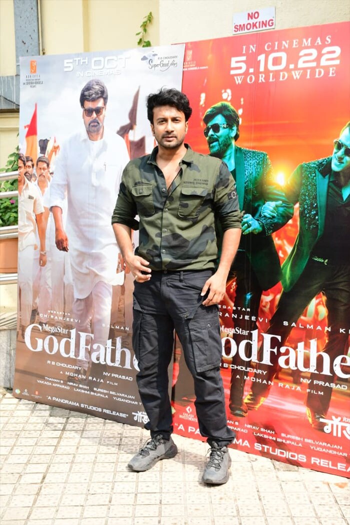 Satyadev looked dashing as he happily posed for the shutterbugs.