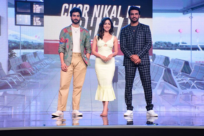 <i>Chor Nikal Ke Bhaga</i> actors Yami Gautam, Sunny Kaushal and Sharad Kelkar posed for the cameras.