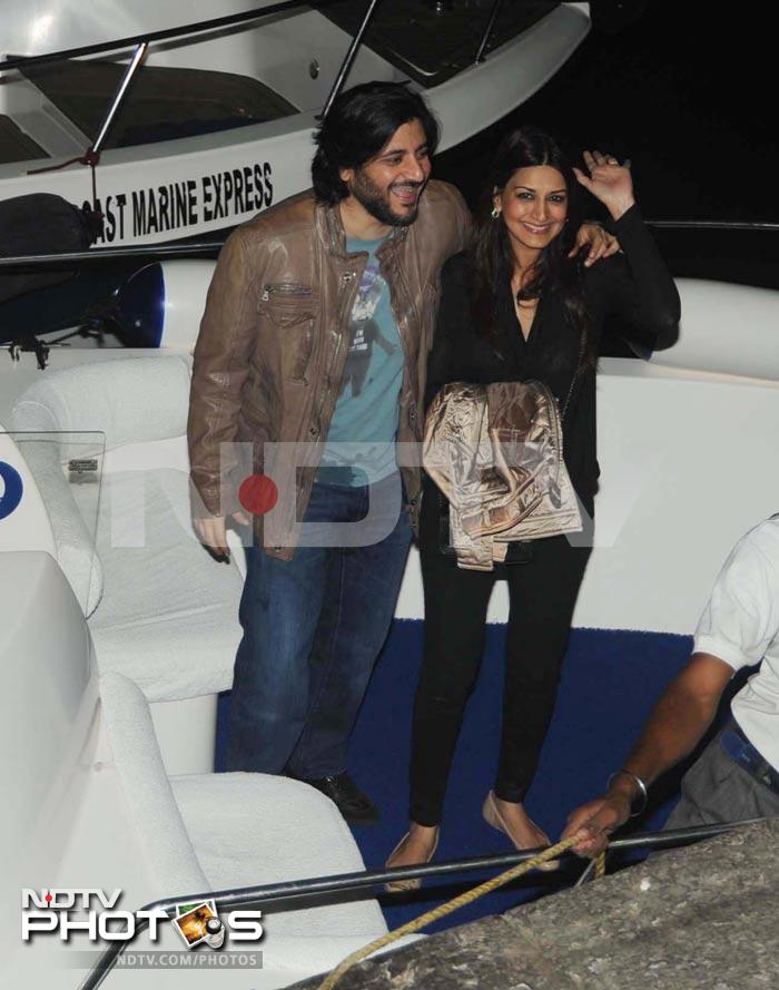 Hrithik\'s yacht party with Sussanne, Gauri