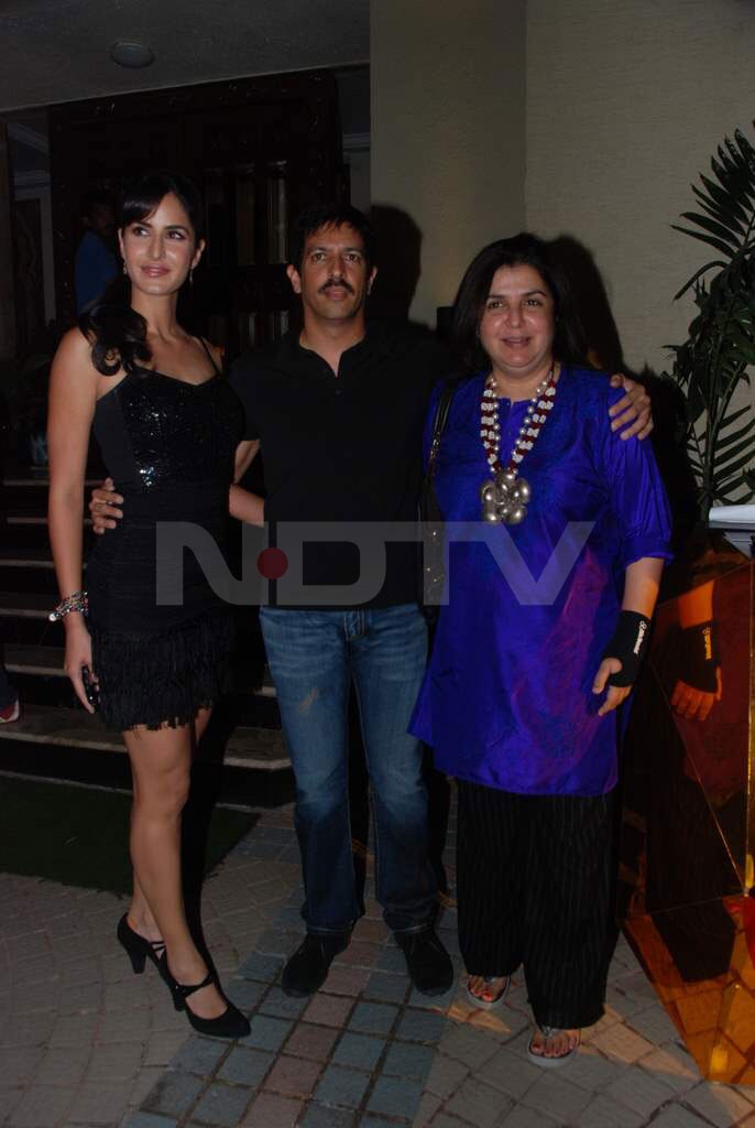 Katrina and Farah pose with Kabir Khan.