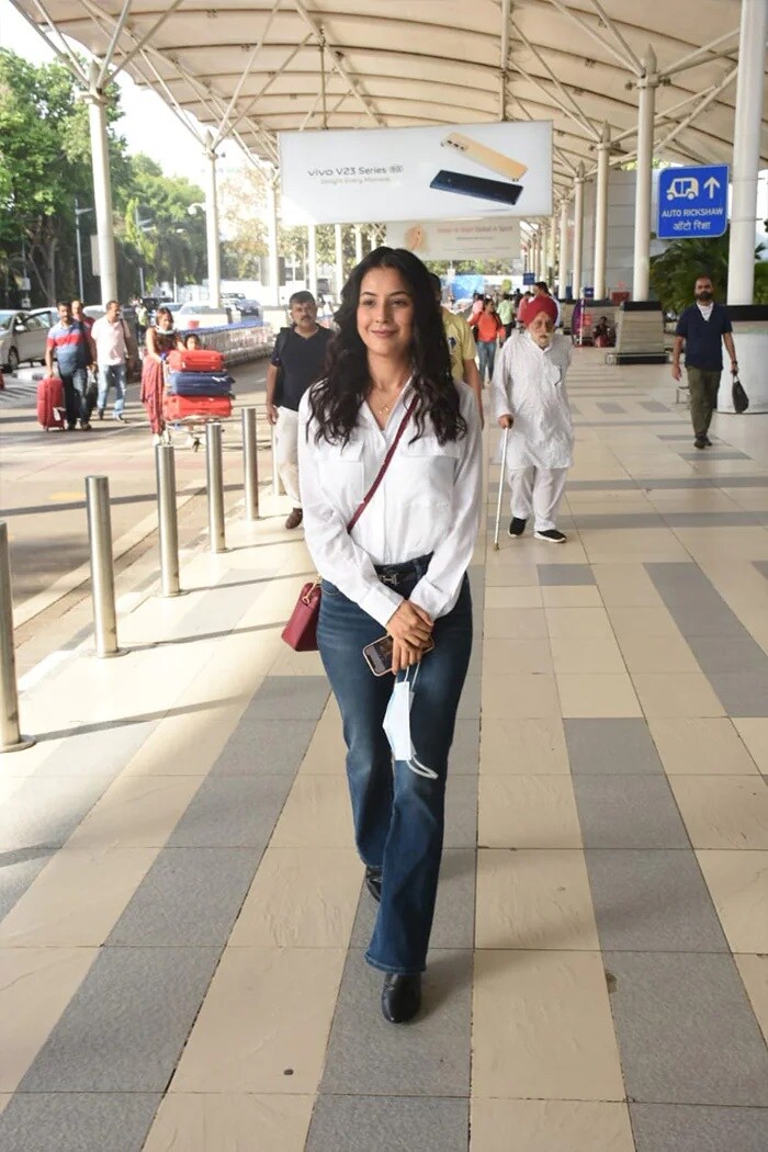शहनाज़ गिल मुंबई एयरपोर्ट पर नज़र आईं.